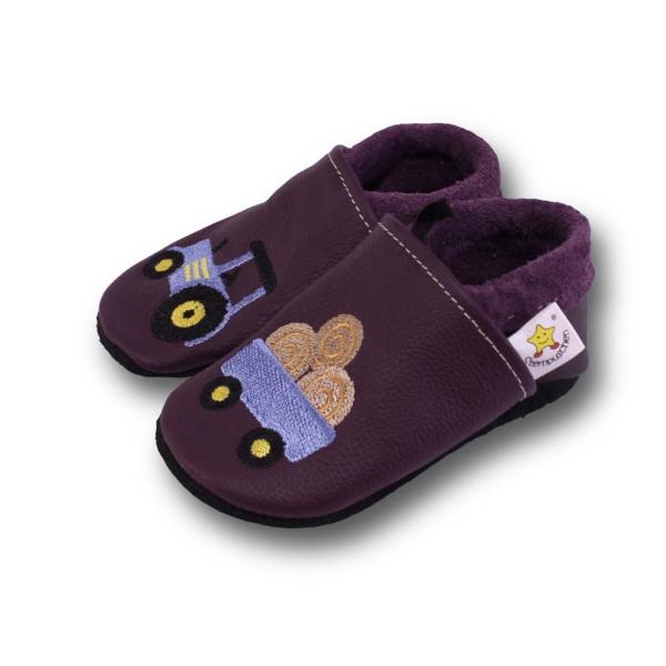 Krabbelschuhe blauer Trecker mit Anhänger dunkellila